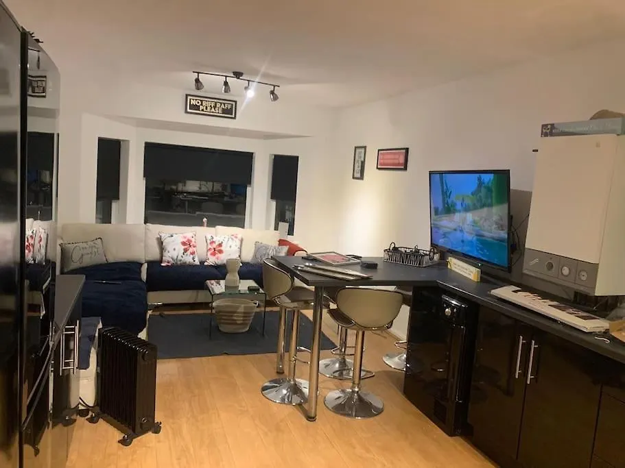 Apartment By Lushlets - Hen, Stag, Rugby, & Group Accommodation Caters For 60 Plus Guests Ask! Cardiff United Kingdom