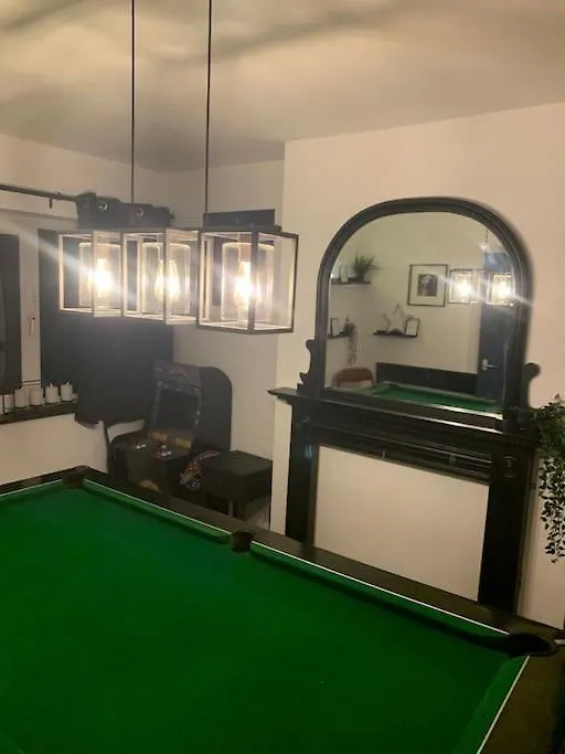 By Lushlets - Hen, Stag, Rugby, & Group Accommodation Caters For 60 Plus Guests Ask! Cardiff Apartment
